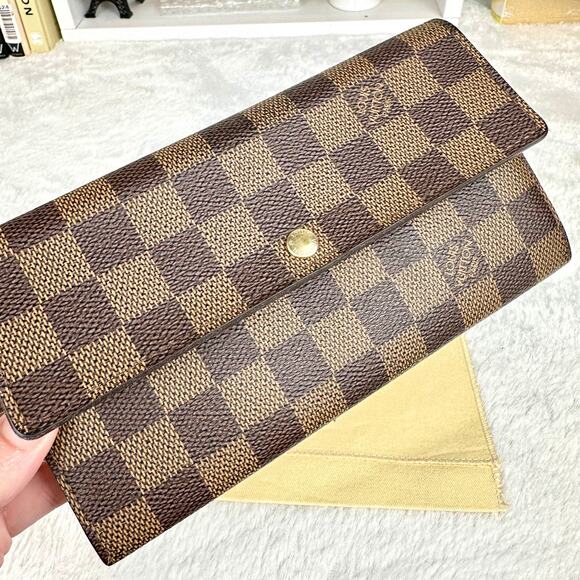 Louis Vuitton Damier Ebene Sarah Wallet or Crossbody - Picture 2 of 16